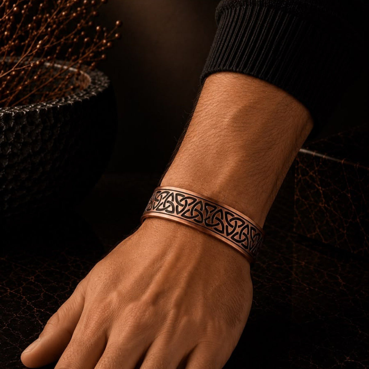 Triquetra Üçlü Düğüm Desenli Bakır Kelepçe Bileklik (Unisex)
